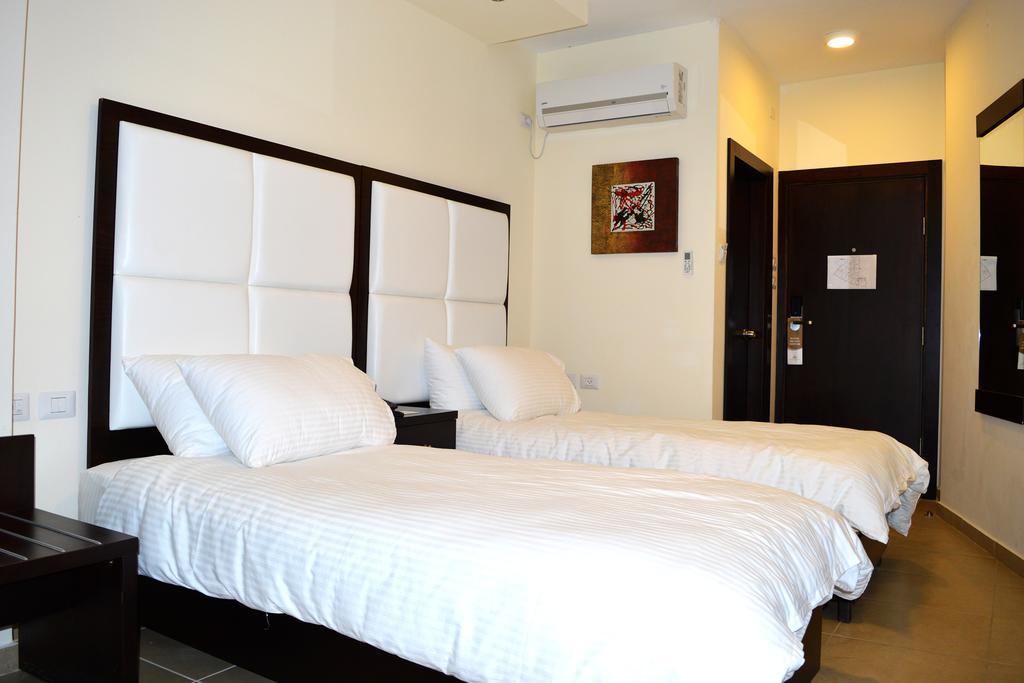 Taybeh Golden Hotel รามัลเลาะห์ ภายนอก รูปภาพ