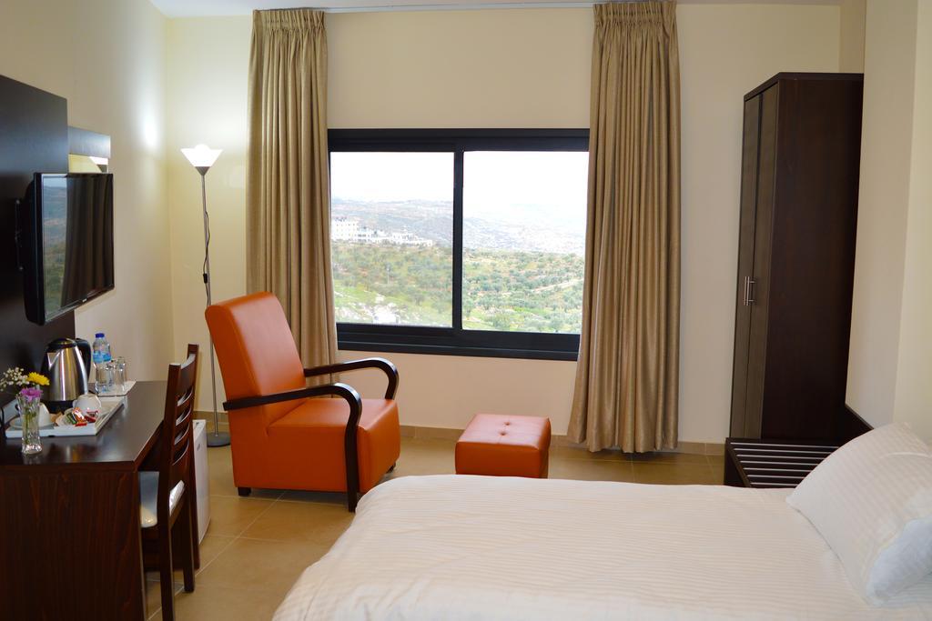 Taybeh Golden Hotel รามัลเลาะห์ ภายนอก รูปภาพ