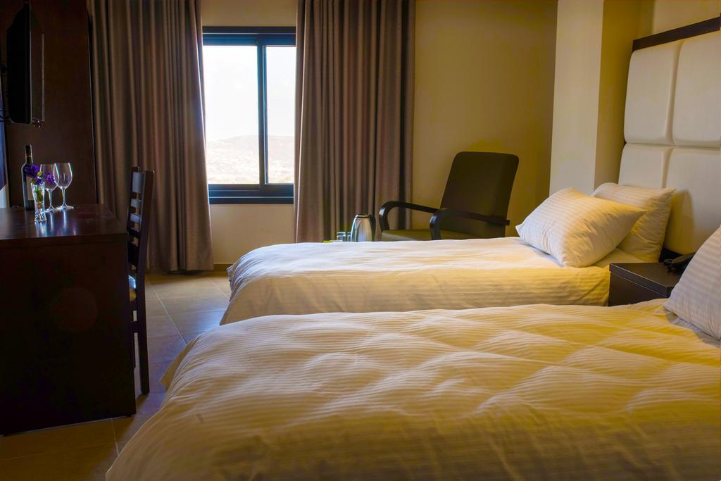 Taybeh Golden Hotel รามัลเลาะห์ ภายนอก รูปภาพ