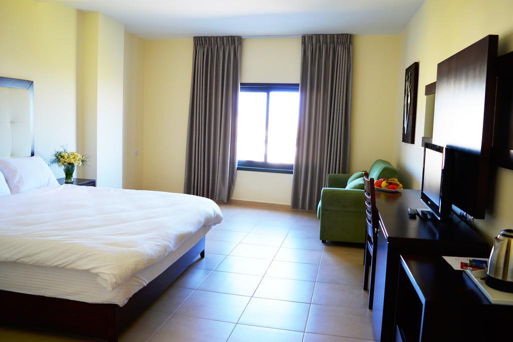 Taybeh Golden Hotel รามัลเลาะห์ ภายนอก รูปภาพ